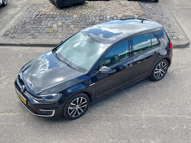 Volkswagen e-Golf 100 KW 1e EIGENAAR WARMTEPOMP ADAPT CRUISE LED NAVI ECC 17 INCH