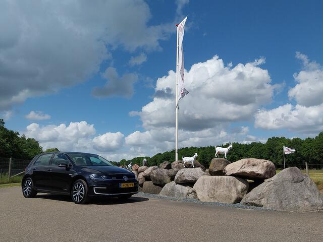 Volkswagen e-Golf 100 KW 1e EIGENAAR WARMTEPOMP ADAPT CRUISE LED NAVI ECC 17 INCH