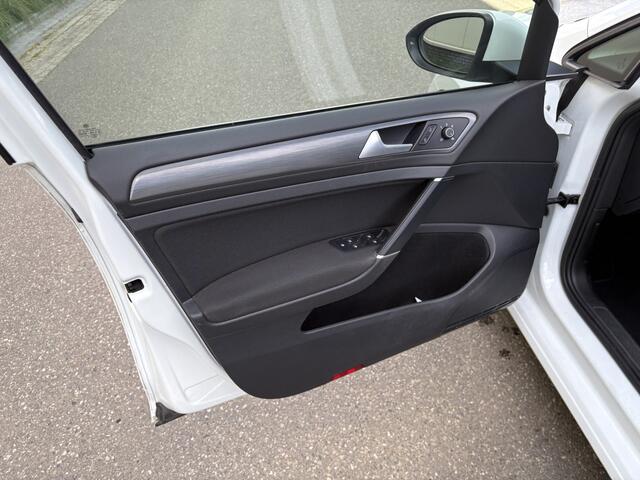 Volkswagen e-Golf e-Golf / AUTOMAAT / NAVI / WARMTEPOMP / CRUISE / INCL BTW