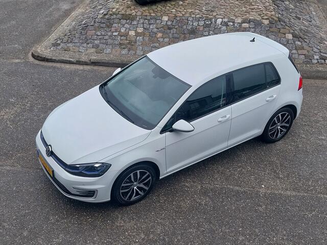 Volkswagen e-Golf 100 KW 1e EIGENAAR WARMTEPOMP ADAPT CRUISE LED NAVI ECC 17 INCH