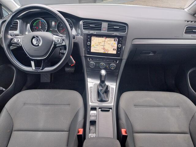 Volkswagen e-Golf 100 KW 1e EIGENAAR WARMTEPOMP ADAPT CRUISE LED NAVI ECC 17 INCH