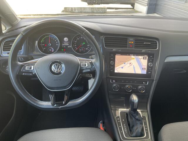 Volkswagen e-Golf E-DITION Automaat/ Led/ Navi/ Parkeersensoren/ Clima/ / 16 lmv