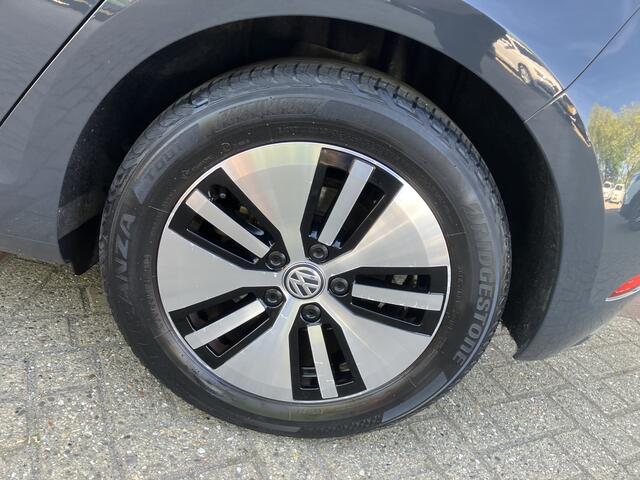Volkswagen e-Golf E-DITION Automaat/ Led/ Navi/ Parkeersensoren/ Clima/ / 16 lmv
