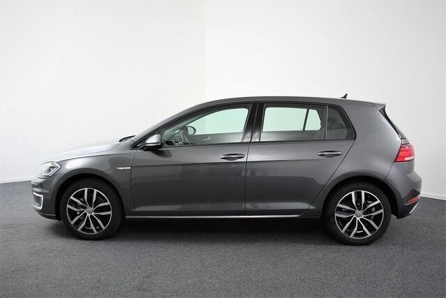 Volkswagen e-Golf ¤ 2000,- subsidie mogelijk ! | Navigatie | Climate control | Virtual cockpit | Parkeersensoren V+A | DAB+ | Adaptive Cruise Control | 17"Lichtmetalen velgen