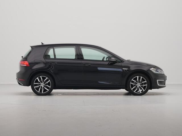 Volkswagen e-Golf E-DITION 136pk Navigatie Warmtepomp Stoelverwarming Acc Carplay 287