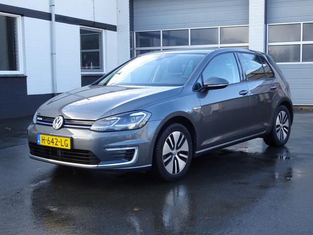 Volkswagen e-Golf E-DITION Automatische airco, navigatie, lederen bekleding, parkeersensoren voor en achter, licht metalen velgen, enz.