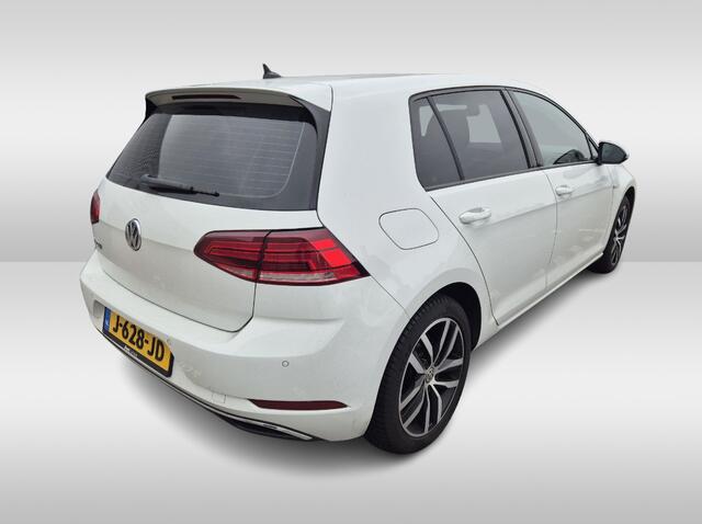 Volkswagen e-Golf E-DITION / CarPlay / Virtual Cockpit / Warmtepomp / 17'' / Parkeerhulp V+A / Stoelverwarming / DAB / ACC