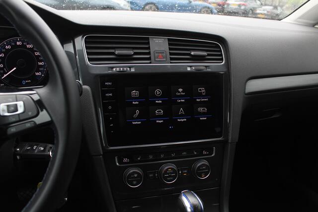 Volkswagen e-Golf E-DITION / CarPlay / Virtual Cockpit / Warmtepomp / 17'' / Parkeerhulp V+A / Stoelverwarming / DAB / ACC