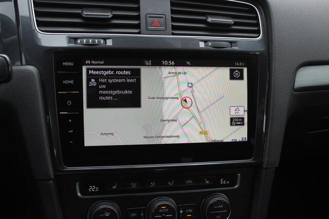 Volkswagen e-Golf E-DITION / CarPlay / Virtual Cockpit / Warmtepomp / 17'' / Parkeerhulp V+A / Stoelverwarming / DAB / ACC