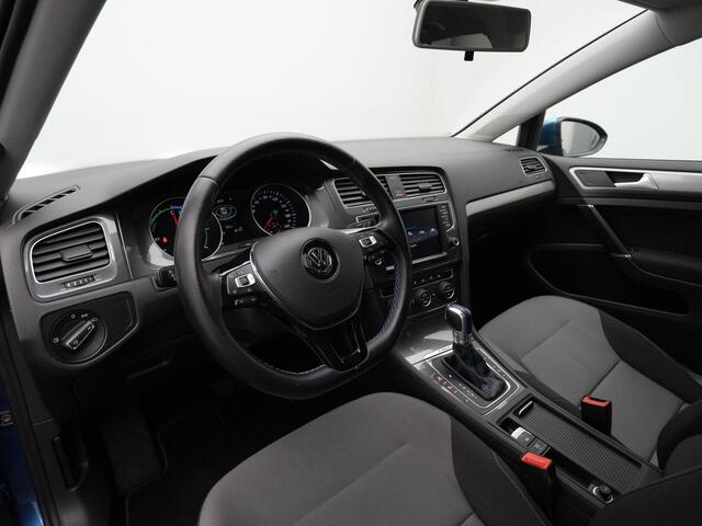Volkswagen e-Golf 115 pk | Navigatie Discover Pro | Stoelverwarming | Adaptive Cruise | Parkeersensoren voor/achter