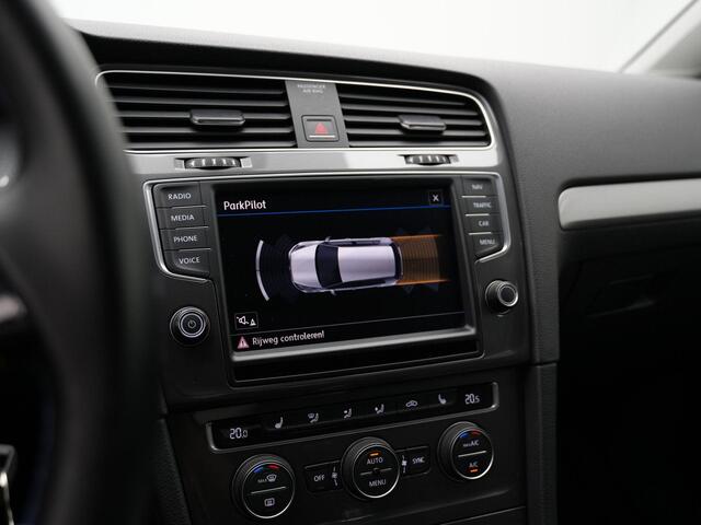 Volkswagen e-Golf 115 pk | Navigatie Discover Pro | Stoelverwarming | Adaptive Cruise | Parkeersensoren voor/achter