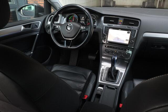 Volkswagen e-Golf Warmtepomp, Leder, ACC, Achteruitrijcamera