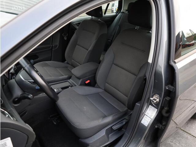 Volkswagen e-Golf E-dition 100KW | Achteruitrijcamera | Adaptive Cruise | LED |