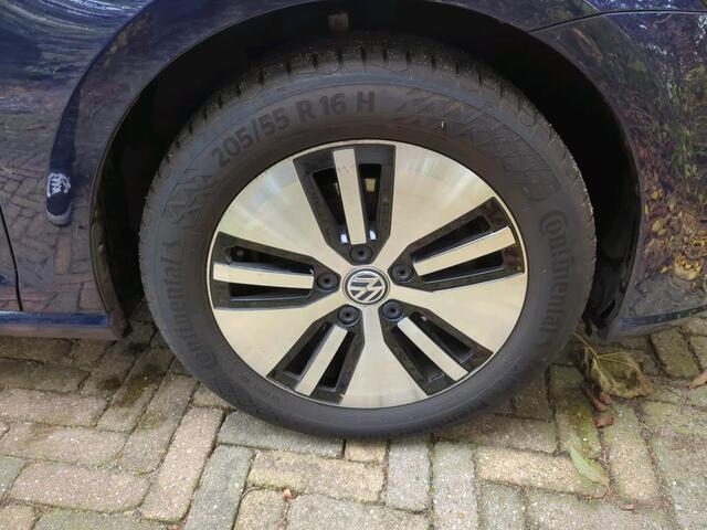 Volkswagen e-Golf E-DITION / Navigatie / App connect / LED / Camera / Parkeersensoren V+A /