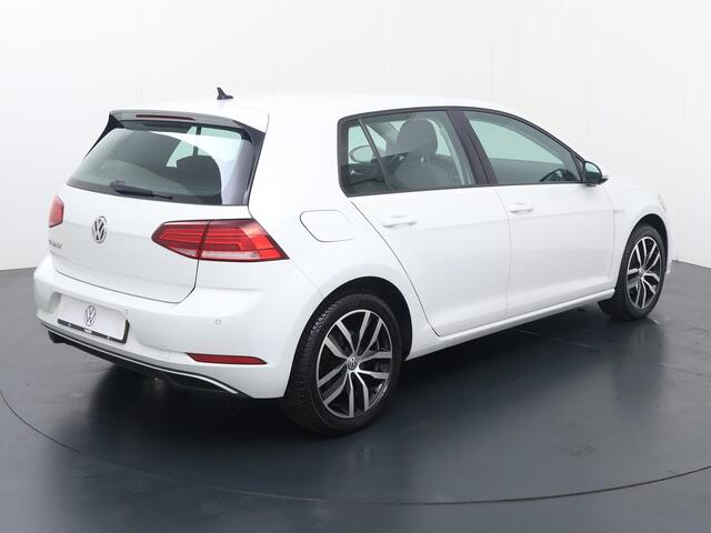 Volkswagen e-Golf E-DITION | 136 PK | Navigatiesysteem | Voorstoelen & voorruit verwarmd | Adaptive cruise control |