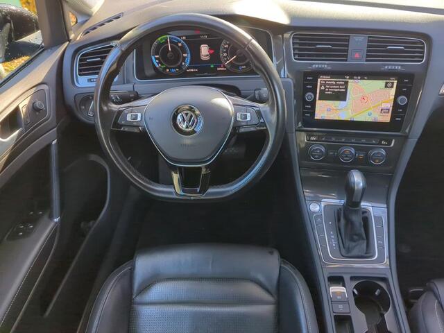 Volkswagen e-Golf E-DITION / Lederen Bekleding / Digitaal dashboard / Navigatie / Camera / Parkeersensoren V+A