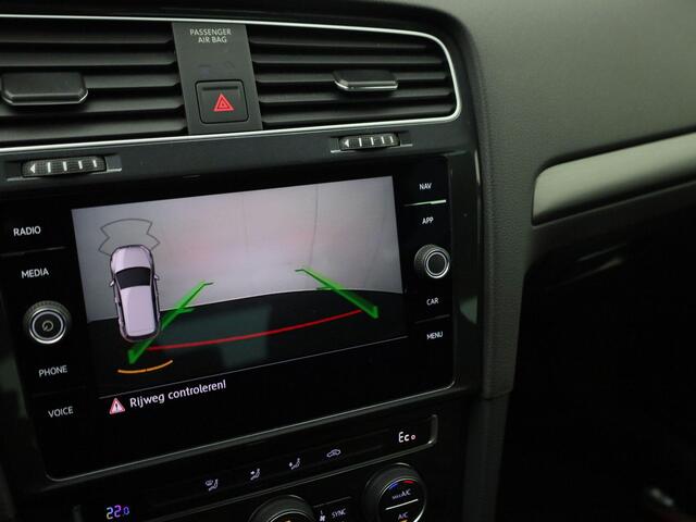 Volkswagen e-Golf E-DITION 100kW/136PK · Navigatie · LED · Camera + Parkeersensoren · Warmtepomp ·