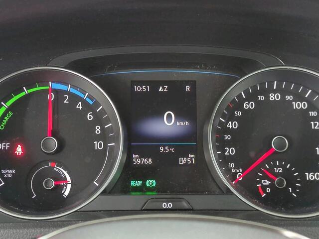 Volkswagen e-Golf E-DITION 136PK / 16" LMV / Parkeersensoren V+A / LED / Navigatie / App-Connect