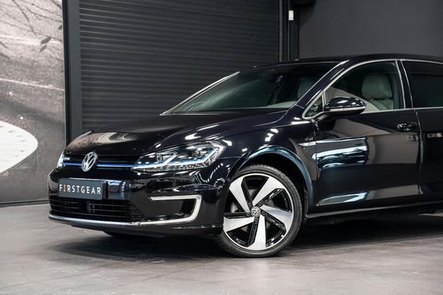 Volkswagen e-Golf *Warmtepomp / Dynaudio / Keyless / Sportstoelen / Lederen bekleding*