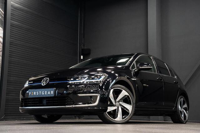 Volkswagen e-Golf *Warmtepomp / Dynaudio / Keyless / Sportstoelen / Lederen bekleding*