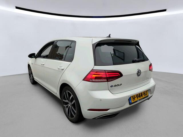 Volkswagen e-Golf E-DITION / Digitaal dashboard / Navigatie / Camera / LED / Parkeersensoren V+A /