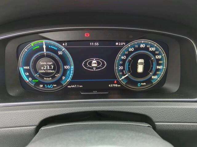 Volkswagen e-Golf E-DITION / Digitaal dashboard / Navigatie / Camera / LED / Parkeersensoren V+A /