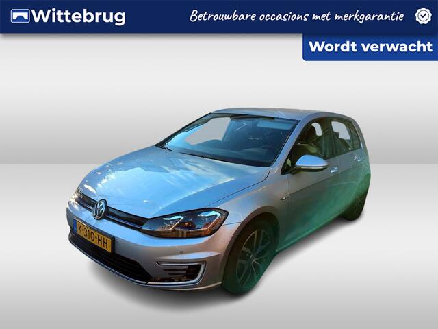 Volkswagen e-Golf E-DITION / LED / Virtual cockpit / Navigatie / Climate control / Parkeersensoren V+A / 17''LMV Warmtepomp!