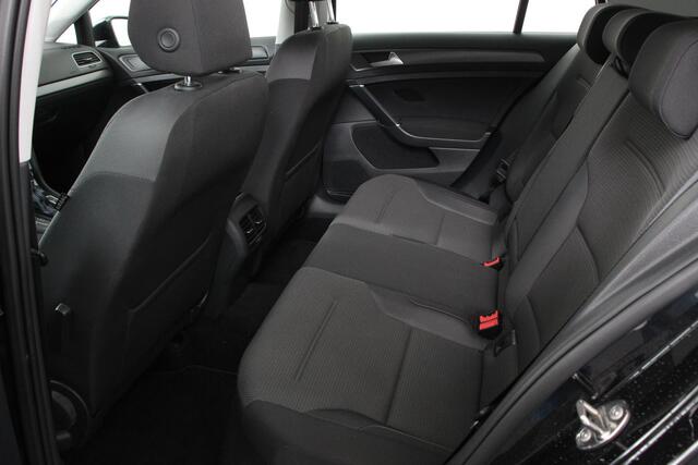 Volkswagen e-Golf Edition Automaat | Navigatie | Apple Carplay/Android Auto | Climate Control | Cruise Control | Lichtmetalen velgen 17" | Parkeer Sensoren V+A