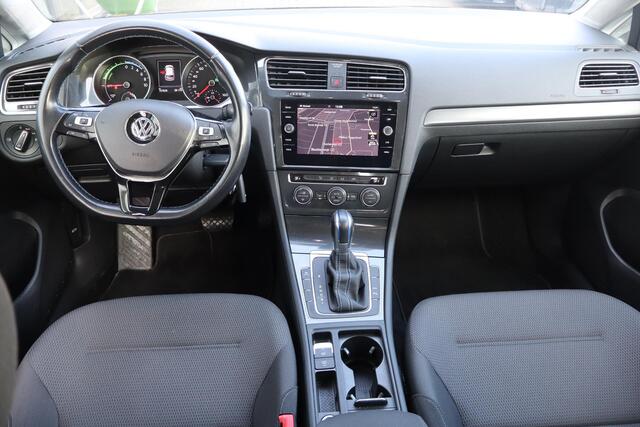Volkswagen e-Golf e-Golf SOH 92%, Cruise control, Navigatie, Apple Carplay,