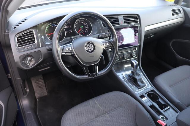 Volkswagen e-Golf e-Golf SOH 92%, Cruise control, Navigatie, Apple Carplay,