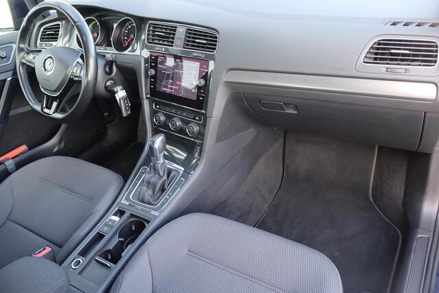 Volkswagen e-Golf e-Golf SOH 92%, Cruise control, Navigatie, Apple Carplay,