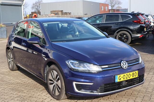 Volkswagen e-Golf e-Golf SOH 92%, Cruise control, Navigatie, Apple Carplay,