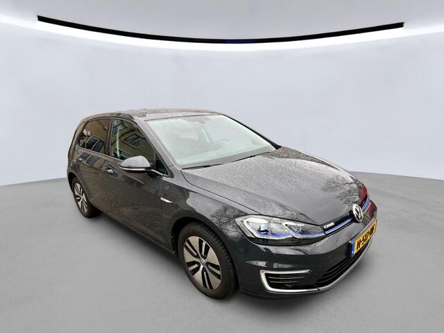 Volkswagen e-Golf E-DITION / AUTOMAAT/ PARK. SENSOREN + CAMERA/ CLIMATE/ LED/ NAVI/ CRUISE