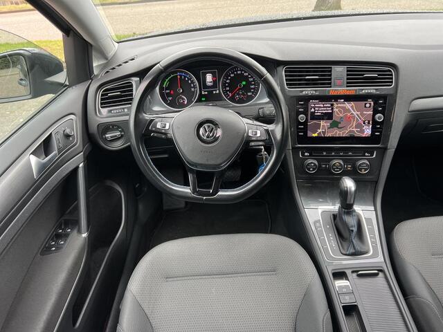 Volkswagen e-Golf E-DITION / AUTOMAAT/ PARK. SENSOREN + CAMERA/ CLIMATE/ LED/ NAVI/ CRUISE