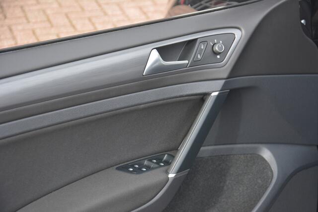 Volkswagen e-Golf | Navigatie | Virtual-cockpit | Carplay | Full LED | NL auto!! |