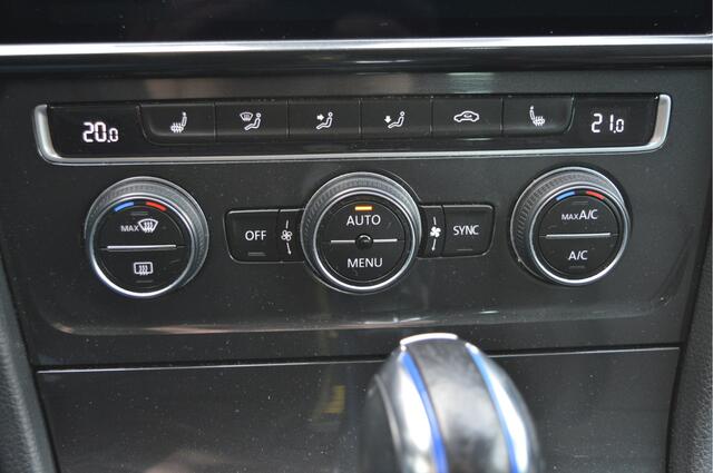 Volkswagen e-Golf E-DITION Soh 91 / Warmtepomp / Led matrix / Apple,android / 17"