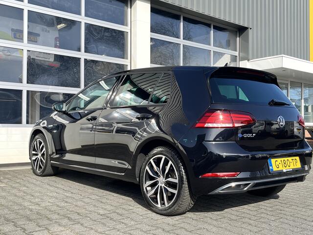 Volkswagen e-Golf E-DITION Airco Cruise controle Digitaal display Apple carplay Achterruitrij camera Telefoonverbinding Navigatiesysteem Oplaadkabel Parkeersensoren voor en achter