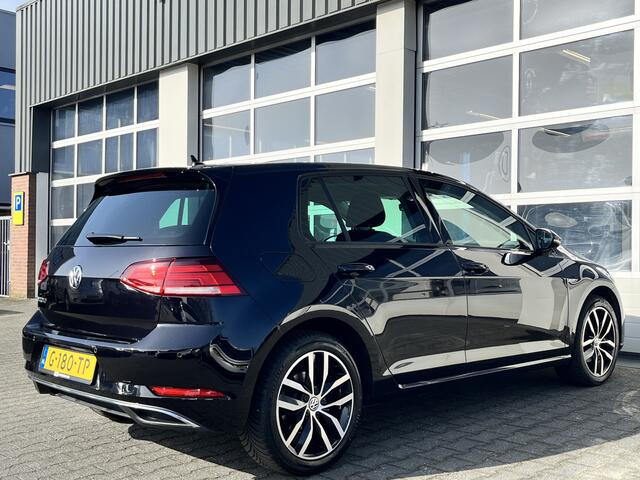 Volkswagen e-Golf E-DITION Airco Cruise controle Digitaal display Apple carplay Achterruitrij camera Telefoonverbinding Navigatiesysteem Oplaadkabel Parkeersensoren voor en achter