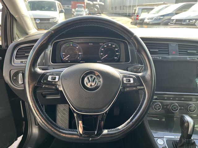 Volkswagen e-Golf E-DITION Airco Cruise controle Digitaal display Apple carplay Achterruitrij camera Telefoonverbinding Navigatiesysteem Oplaadkabel Parkeersensoren voor en achter