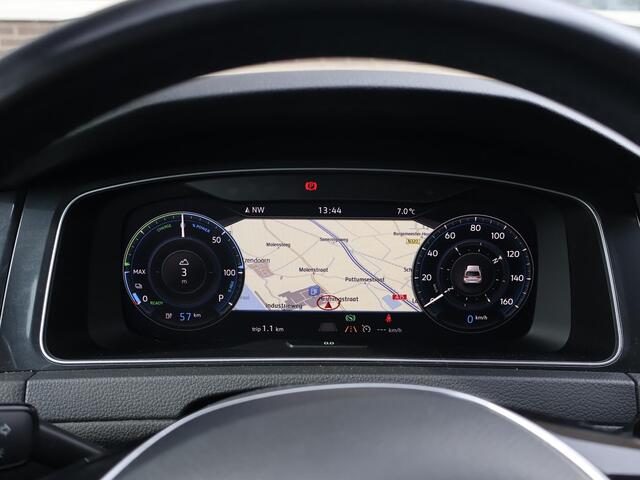Volkswagen e-Golf + LEDER SPORTINTERIEUR | VIRTUAL COCKPIT | ADAPTIVE CRUISE | LED | CAMERA | STOELVERW. | APPLE CARPLAY