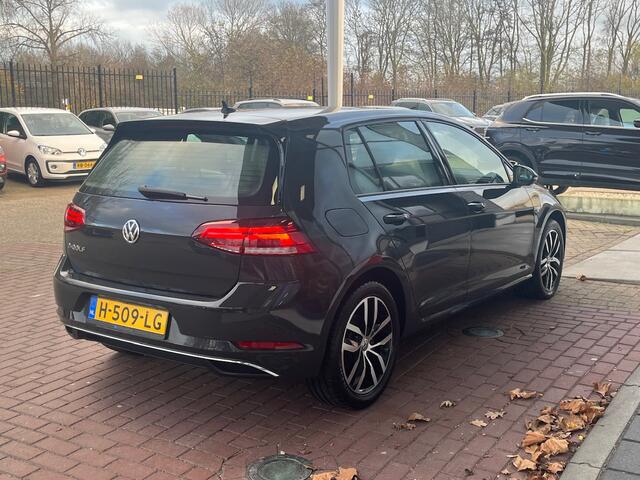Volkswagen e-Golf E-DITION / LED / Navigatie / Parkeersensoren / 17" LMV