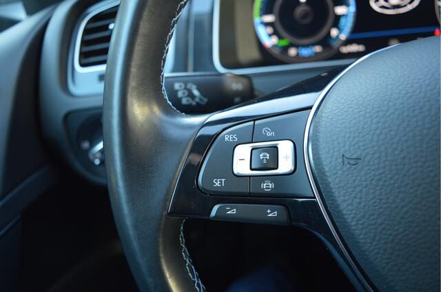 Volkswagen e-Golf E-DITION Warmtepomp / SOH 92% / Addapt. Cruise / Apple,android