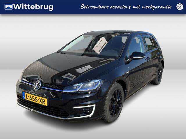 Volkswagen e-Golf / SOH 94%/ AUTOMAAT/ WARMTEPOMP/ ACC/ DODEHOEK/ PARK.SESOREN V+A/ CAMERA/ STOELVERWARM./ APP-CONNECT/ KEYLESS/ RIJ-MODI/ DIGITAL DASH/ DAB/ NAVI/ CLIMA/ LED/ 16'' LMV