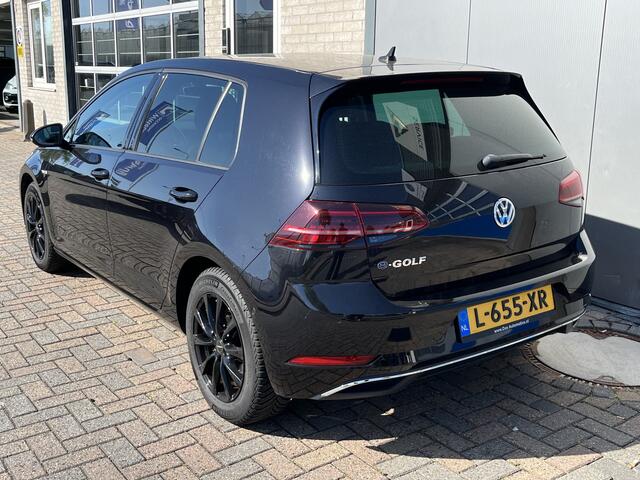 Volkswagen e-Golf / SOH 94%/ AUTOMAAT/ WARMTEPOMP/ ACC/ DODEHOEK/ PARK.SESOREN V+A/ CAMERA/ STOELVERWARM./ APP-CONNECT/ KEYLESS/ RIJ-MODI/ DIGITAL DASH/ DAB/ NAVI/ CLIMA/ LED/ 16'' LMV
