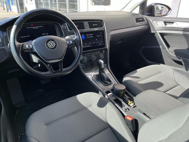 Volkswagen e-Golf / SOH 94%/ AUTOMAAT/ WARMTEPOMP/ ACC/ DODEHOEK/ PARK.SESOREN V+A/ CAMERA/ STOELVERWARM./ APP-CONNECT/ KEYLESS/ RIJ-MODI/ DIGITAL DASH/ DAB/ NAVI/ CLIMA/ LED/ 16'' LMV