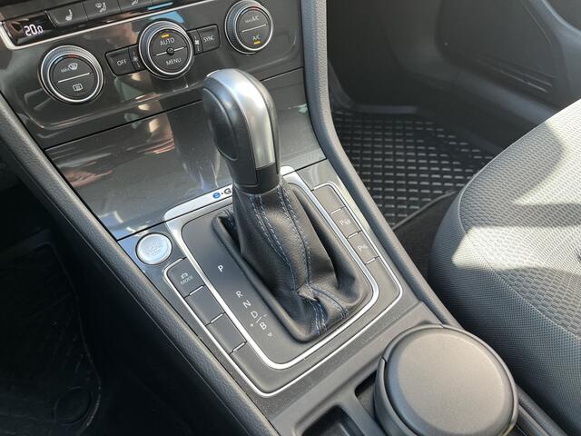 Volkswagen e-Golf / SOH 94%/ AUTOMAAT/ WARMTEPOMP/ ACC/ DODEHOEK/ PARK.SESOREN V+A/ CAMERA/ STOELVERWARM./ APP-CONNECT/ KEYLESS/ RIJ-MODI/ DIGITAL DASH/ DAB/ NAVI/ CLIMA/ LED/ 16'' LMV
