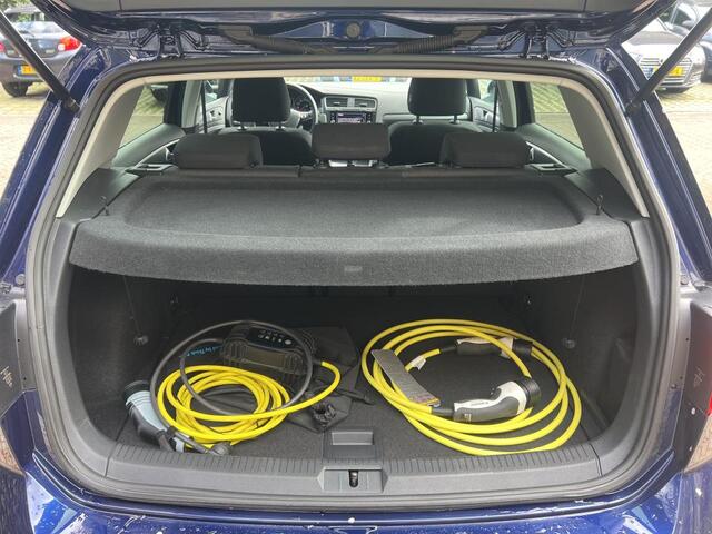 Volkswagen e-Golf E-DITION LED / Camera / Navigatie / 17 "