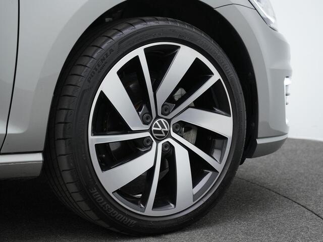 Volkswagen e-Golf 136 pk E-DITION | Warmtepomp | Achteruitrijcamera | Navigatie