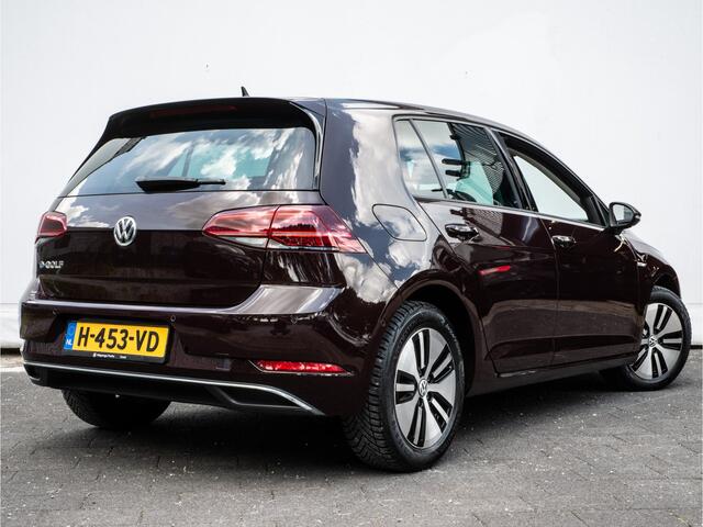Volkswagen e-Golf e-Golf 136pk SOH 81% Virtual cockpit/ Warmtepomp/ Navigatie/ Carplay/ Camera/ Full led/ DYNaudio