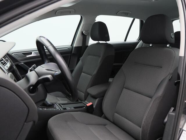 Volkswagen e-Golf 136 Pk Automaat | Full LED | Stoelverwarming | Adaptive Cruise | Climatronic | Warmte Pomp | Navigatie | CarPlay | 17 Inch | 136.295 Km !!